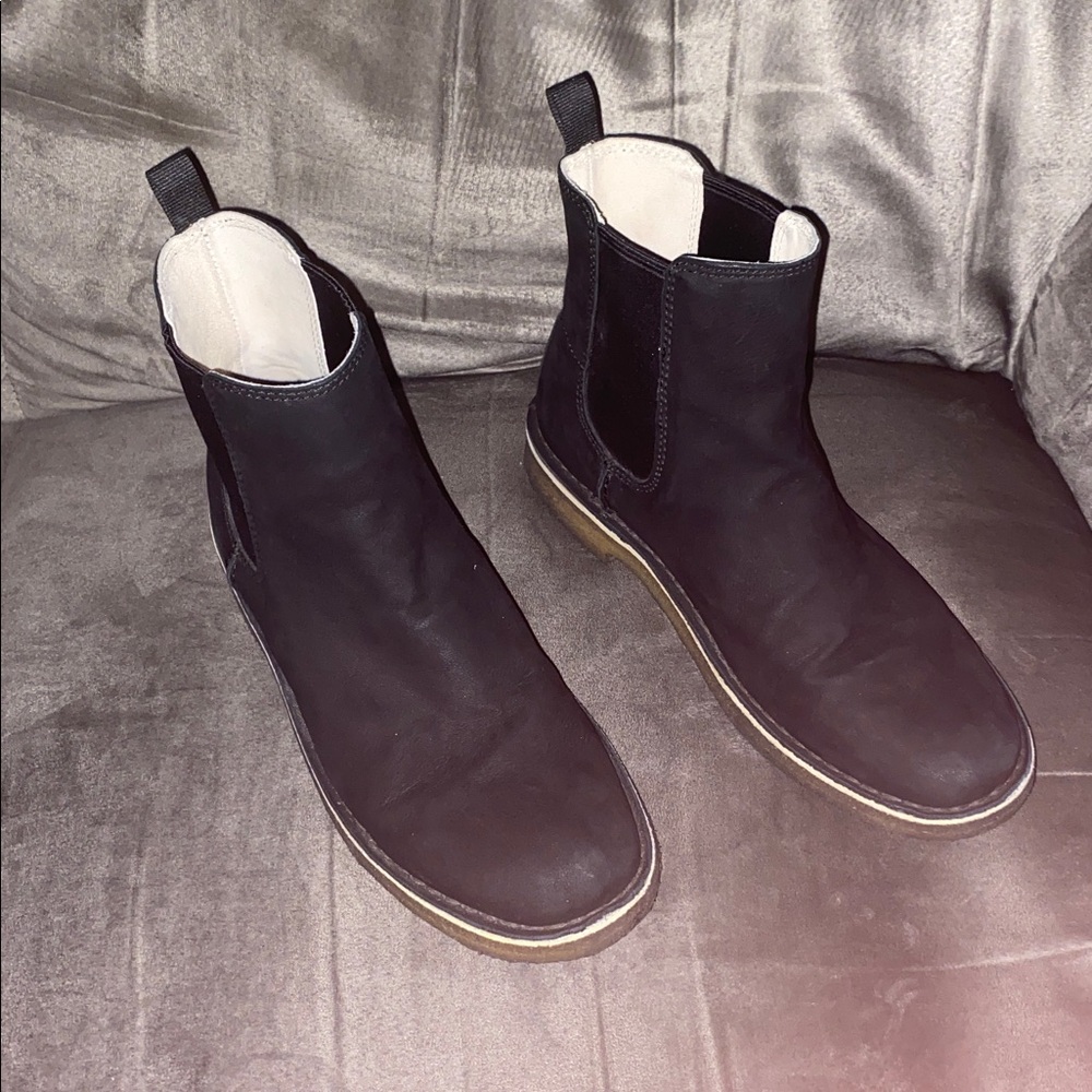 Clarks women’s desert suede Chelsea ankle boot
